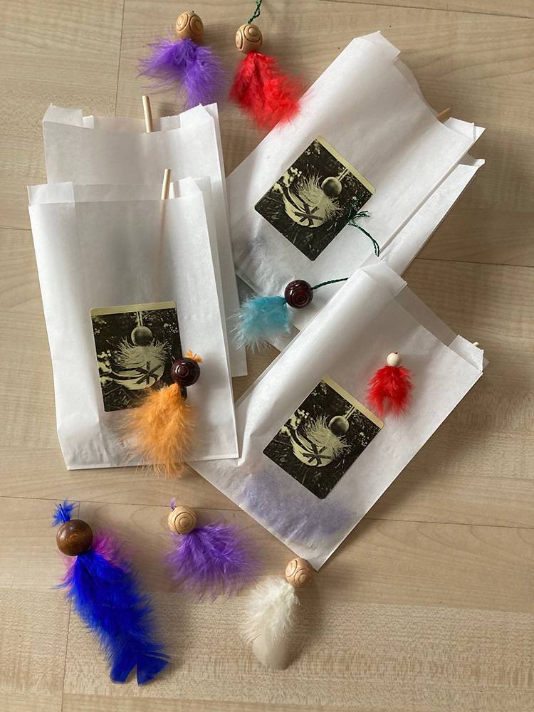 Engel Bastel Tüte mit Federn